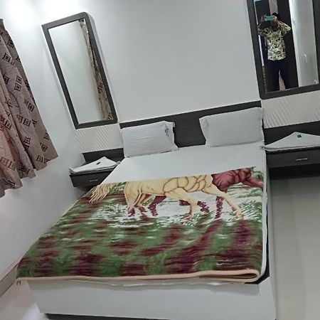 Hotel Shri Sai Darshan Ширди Екстериор снимка