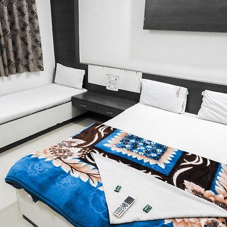 Hotel Shri Sai Darshan Ширди Екстериор снимка