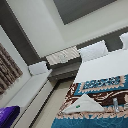 Hotel Shri Sai Darshan Ширди Екстериор снимка