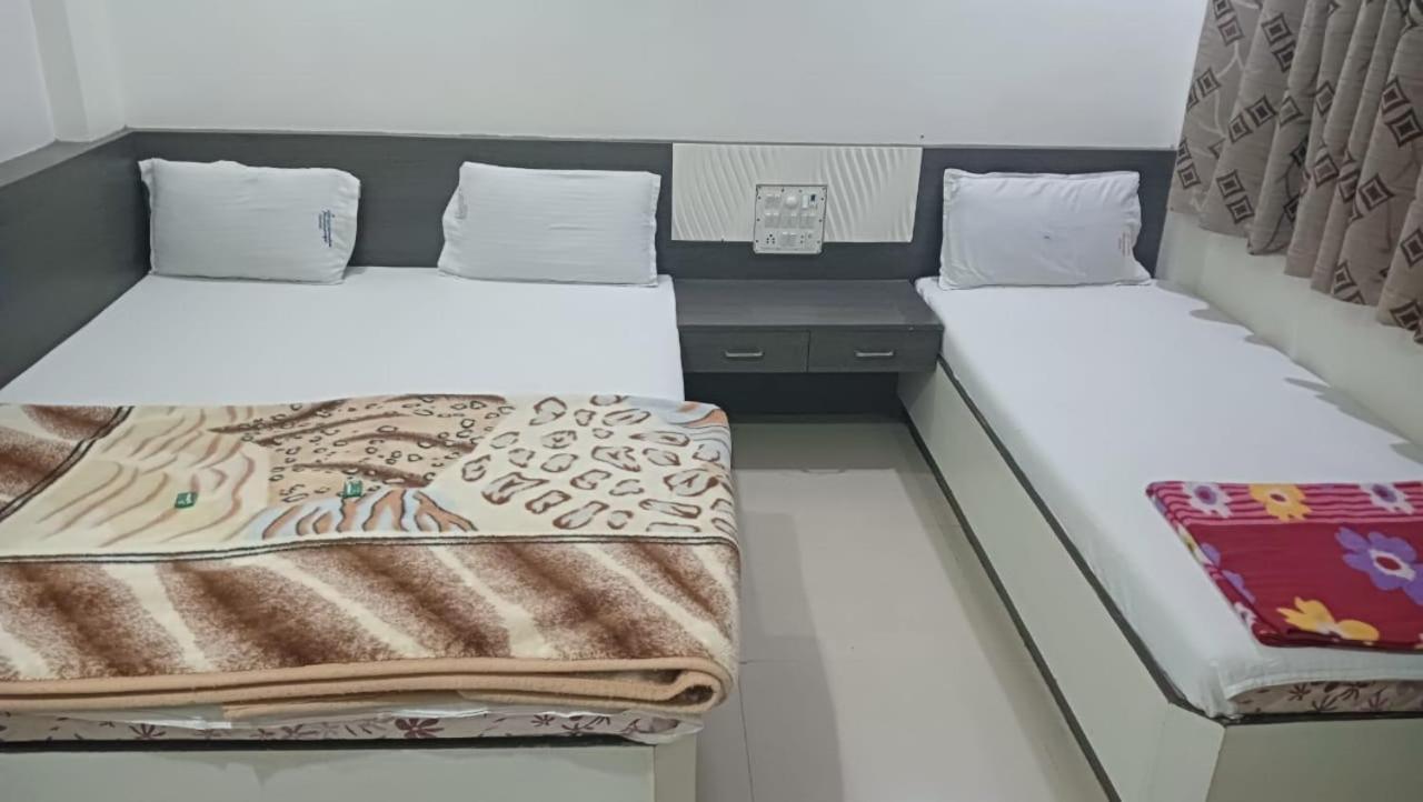 Hotel Shri Sai Darshan Ширди Екстериор снимка