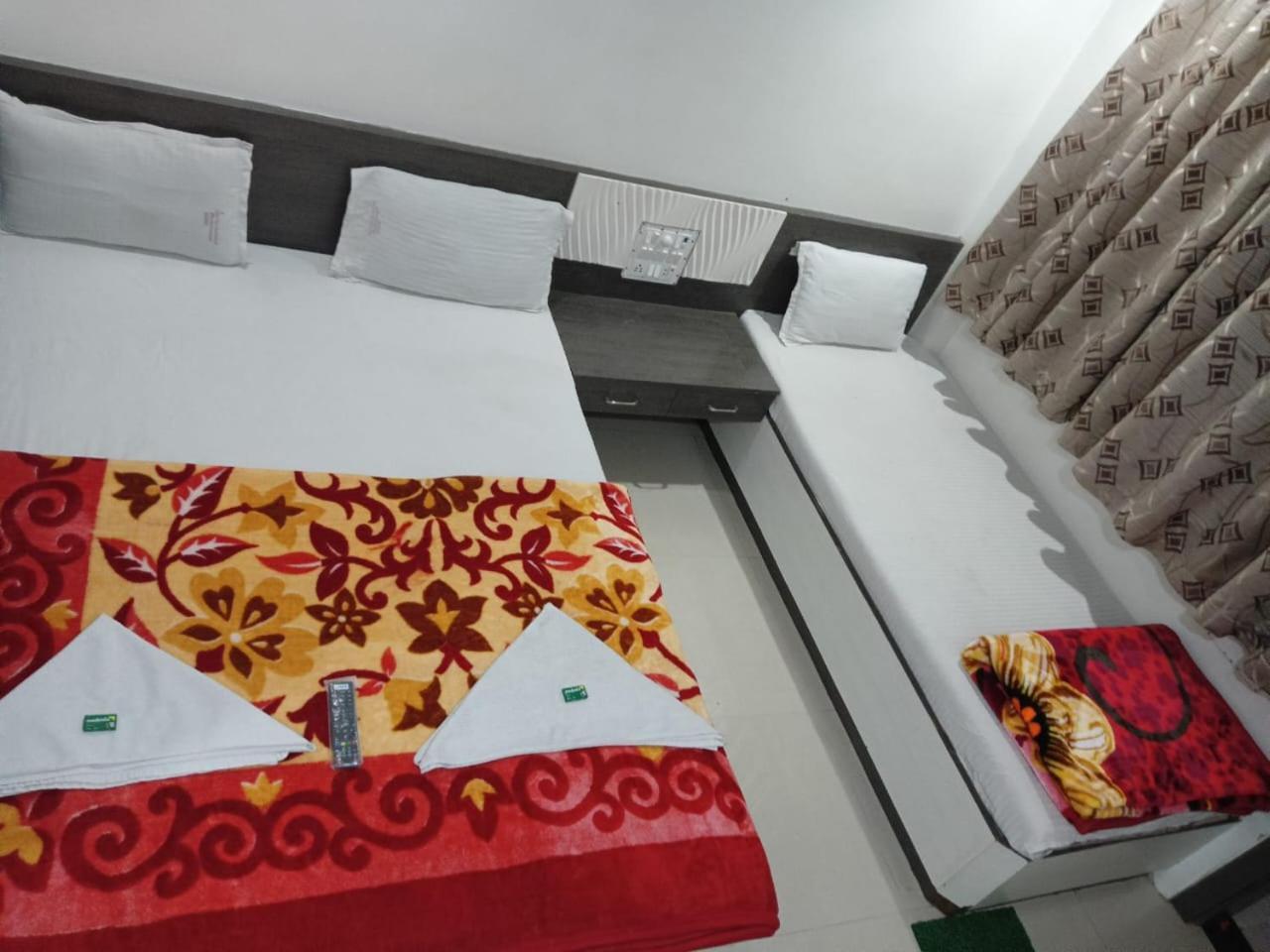 Hotel Shri Sai Darshan Ширди Екстериор снимка