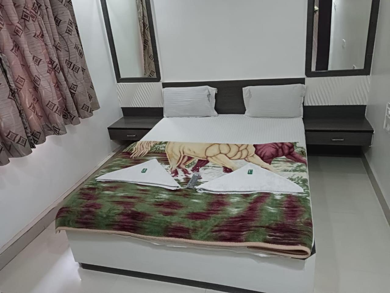 Hotel Shri Sai Darshan Ширди Екстериор снимка