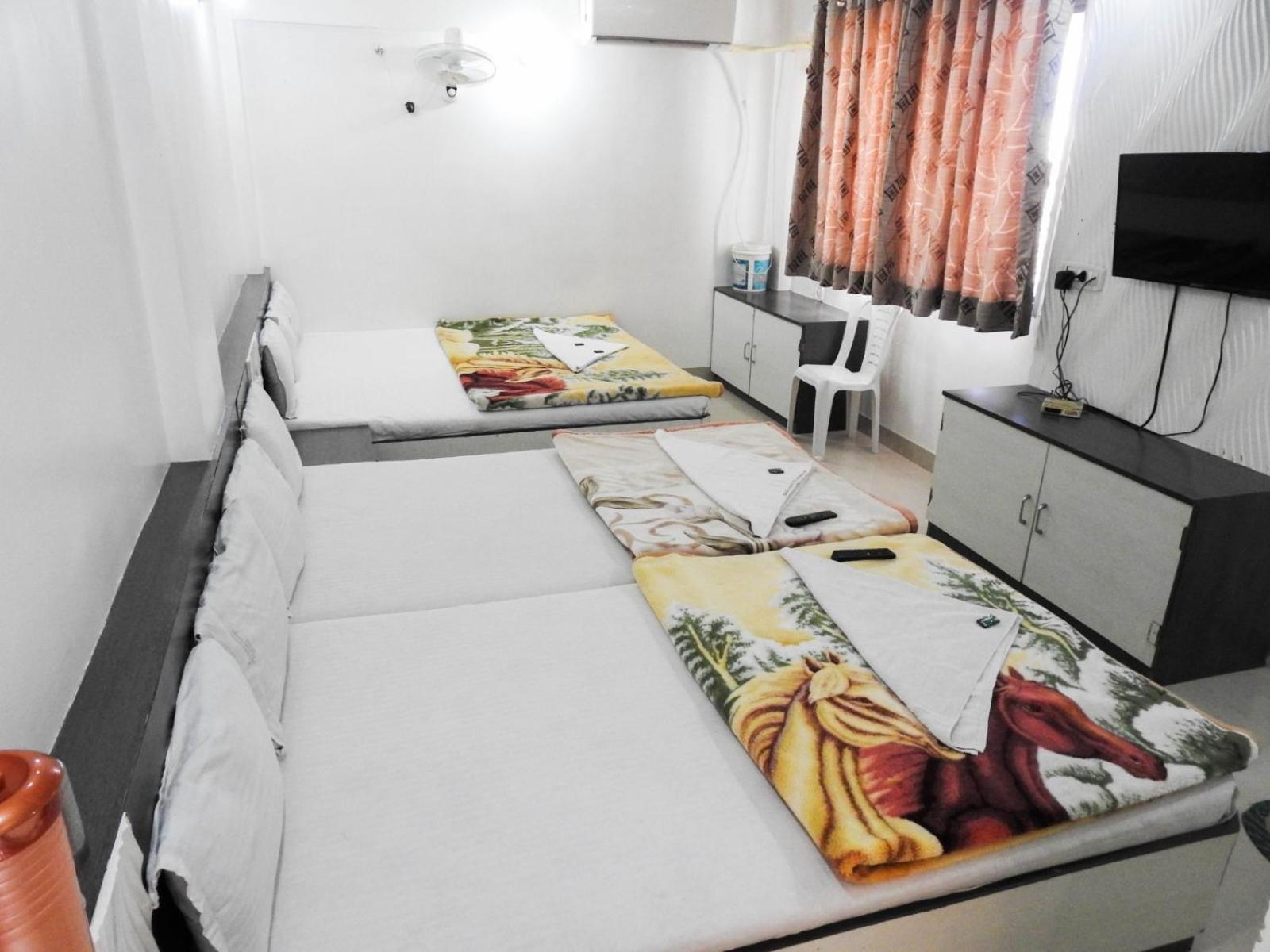 Hotel Shri Sai Darshan Ширди Екстериор снимка