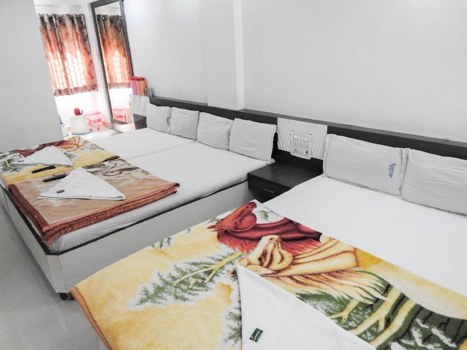 Hotel Shri Sai Darshan Ширди Екстериор снимка
